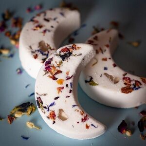 Moon‎ Bath Flowers Crystal Bath Bomb